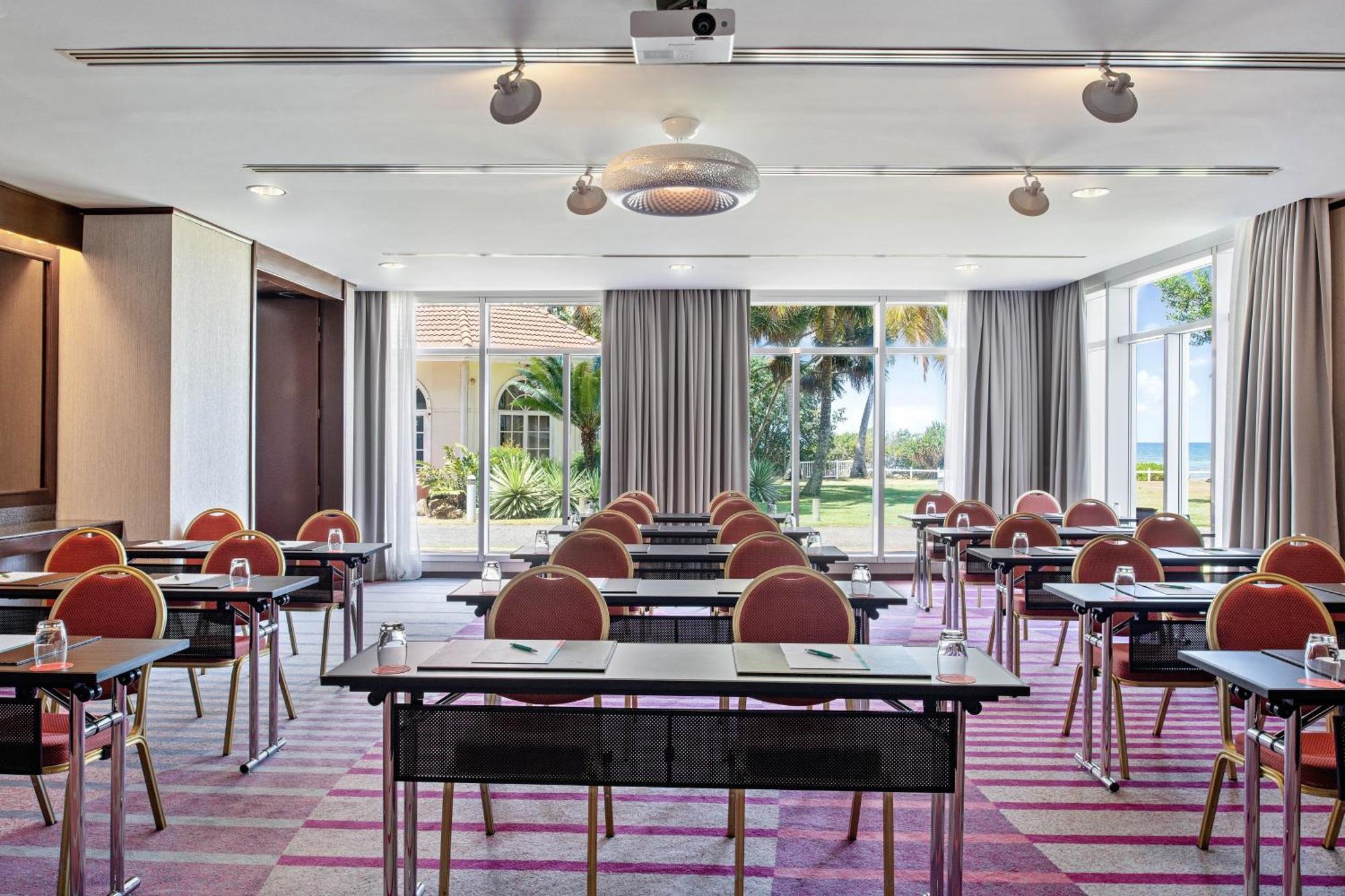 Le Meridien Noumea Resort & Spa Exterior photo